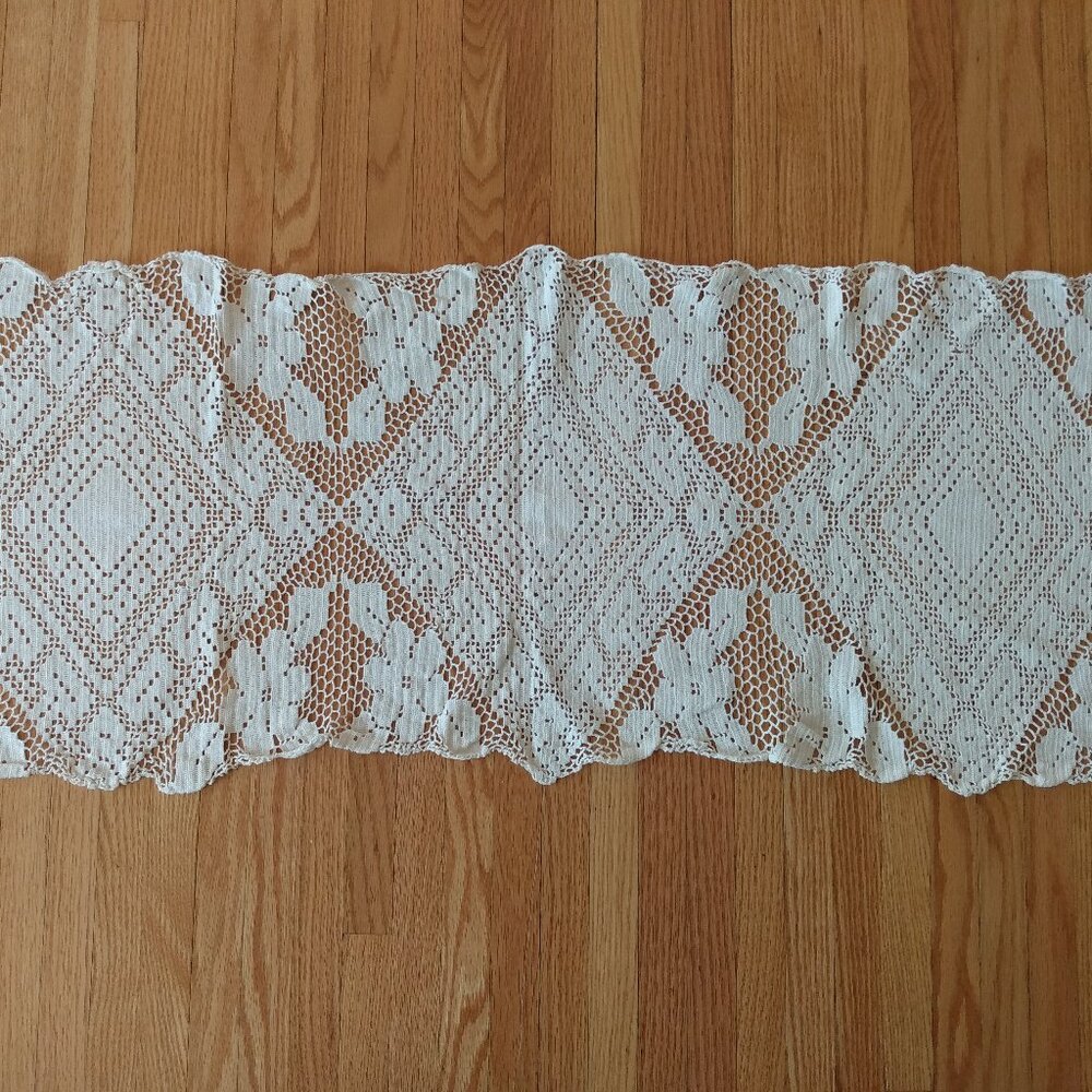 Vintage Filet Crochet Lace Table Runner 40.5" x 17" Diamond Flowers White Cotton